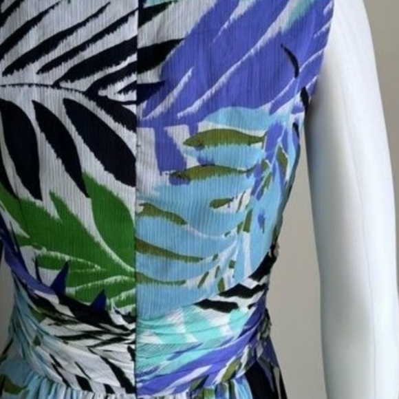 Vince Camuto Maxi in Leaf Print Surplice Deep V-neck Chiffon Dress - Picture 4 of 13